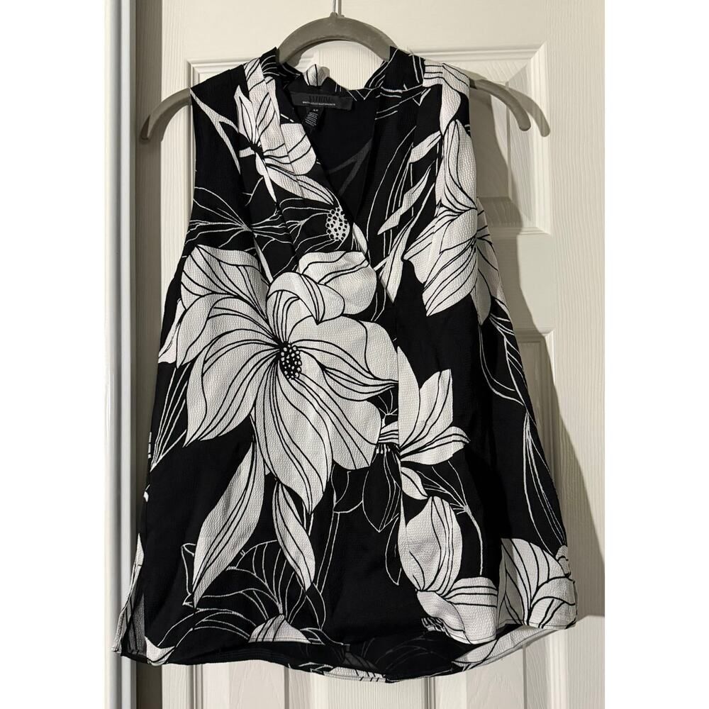 #009 - White House Black Market Blouse XS